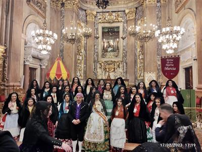 Ofrenda floral a la Mare de Déu de la Mercè por parte de la Casa de Murcia de BARCELONA